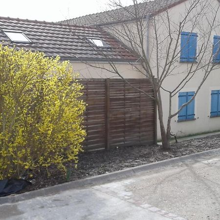 Les Champs Appartement Cernoy-en-Berry Buitenkant foto