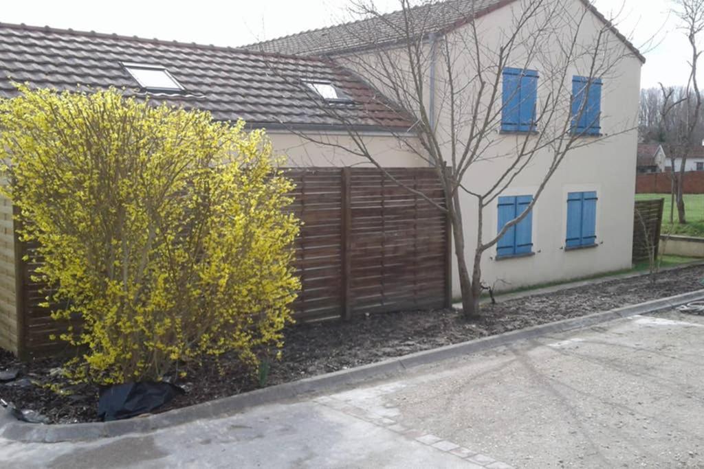 Les Champs Appartement Cernoy-en-Berry Buitenkant foto